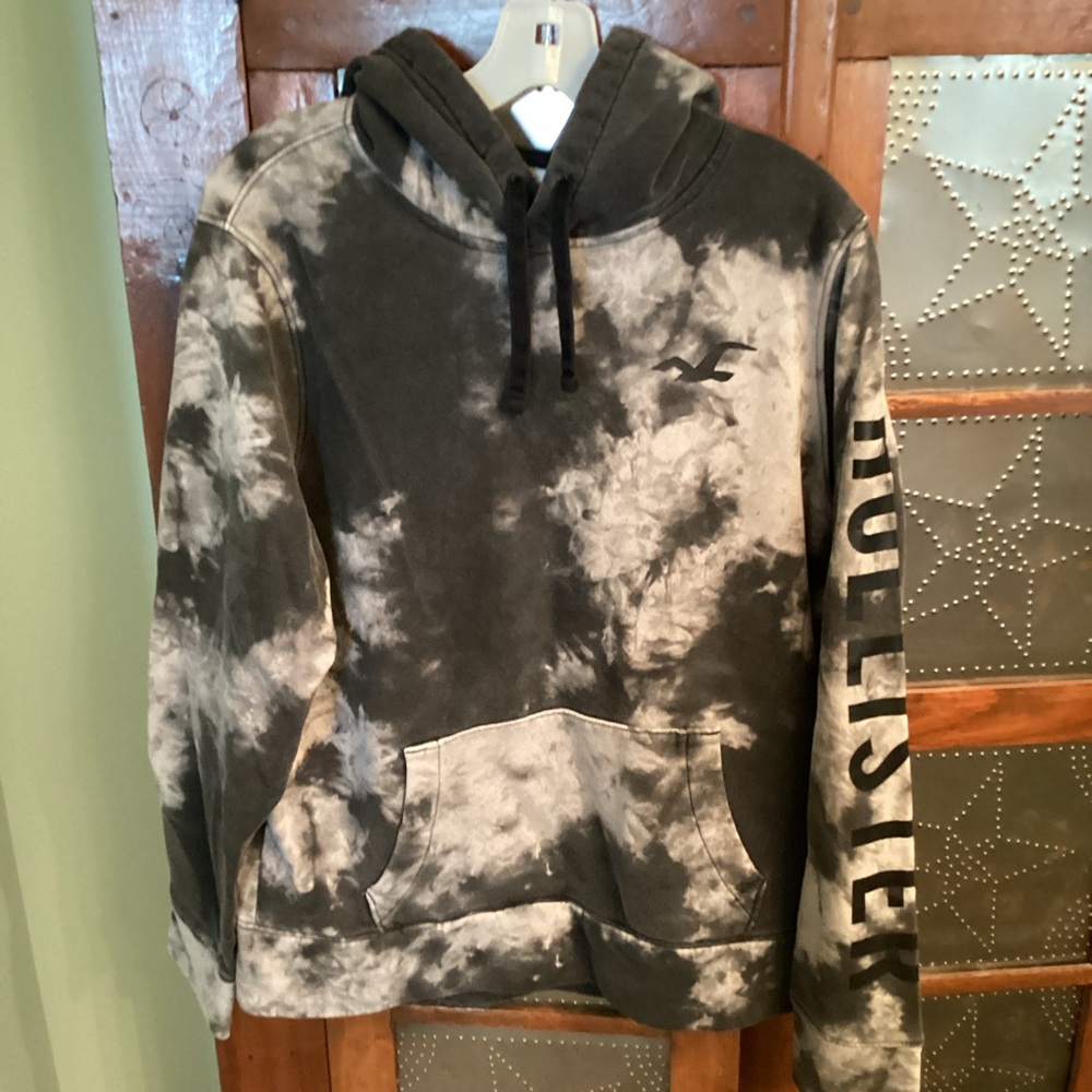 Women’s Hollister sweatshirt with hood